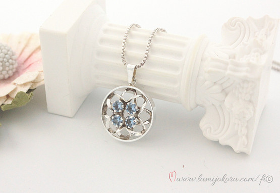 Salovaara riipus sinisillä kivillä