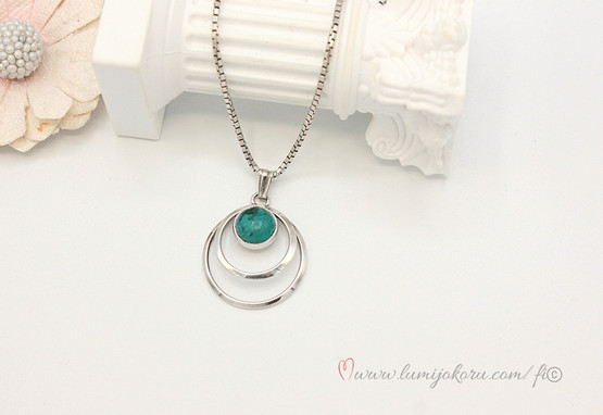 Hopeariipus turkoosilla kivellä