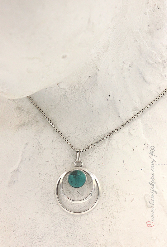 Hopeariipus turkoosilla kivellä