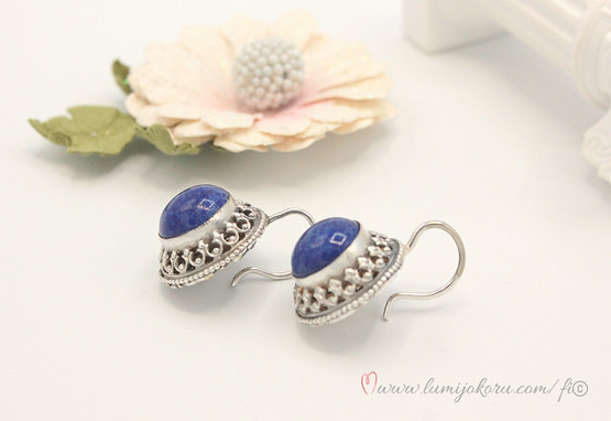 Hopeiset vanhat korvakorut