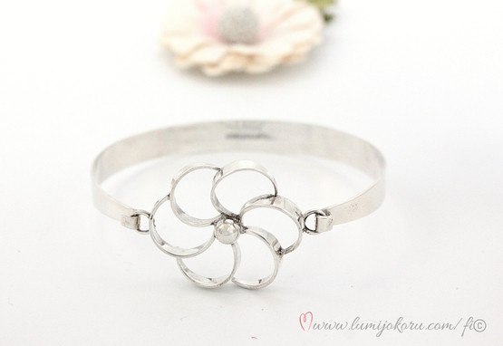 Valokoru korusarja vuodelta 1969