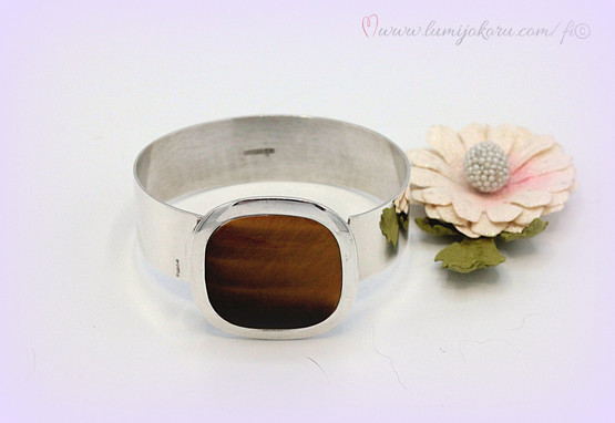 Rannekoru hopeaa, tiikerinsilmä