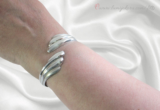 Rannekoru hopeaa P.Peuri