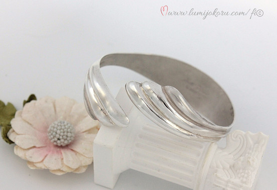 Rannekoru hopeaa P.Peuri