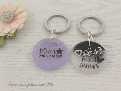 AVAIMENPERÄ OMALLA TEKSTILLÄ