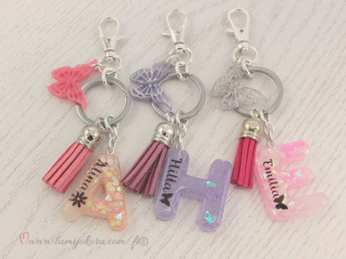 AVAIMENPERÄ LAUKKUKORU OMALLA KIRJAIMELLA JA NIMELLÄ 