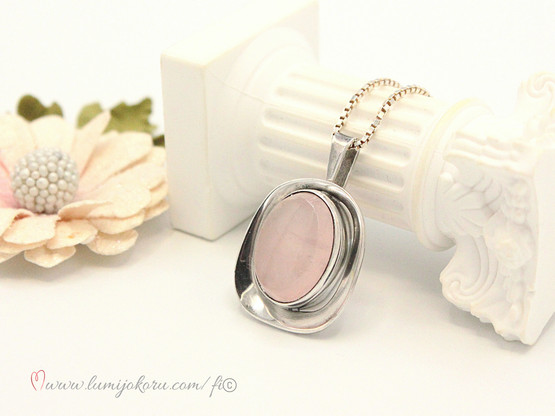 E. Granit riipus  hopeaa