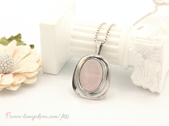 E. Granit riipus  hopeaa