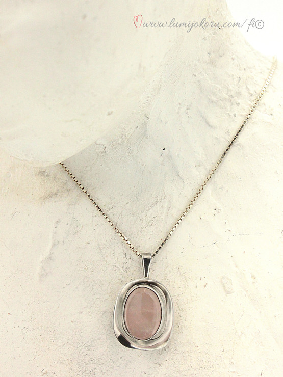 E. Granit riipus  hopeaa