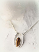 Tiikerinsilmäriipus hopeaa