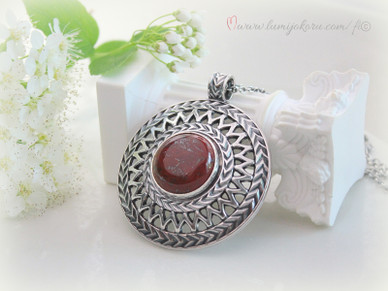 Kalevala koru Uskelan riipus hopea