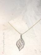 Hopeariipus kirkkailla kivillä