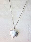 Sydänmedaljonki hopeaa