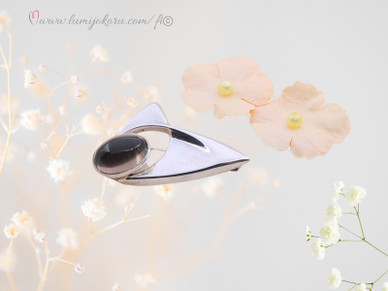 Rintakoru hopeaa savukvartsi