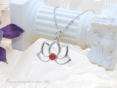 Sassi design Lotus hopeariipus