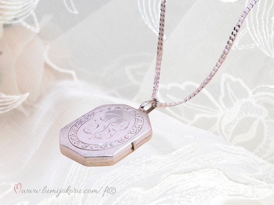 Medaljonki hopeaa