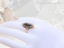 Pronssisormus mustalla kivellä  17,25mm