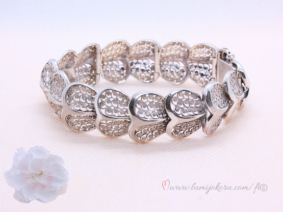 Hopeinen koristeellinen näyttävä rannekoru