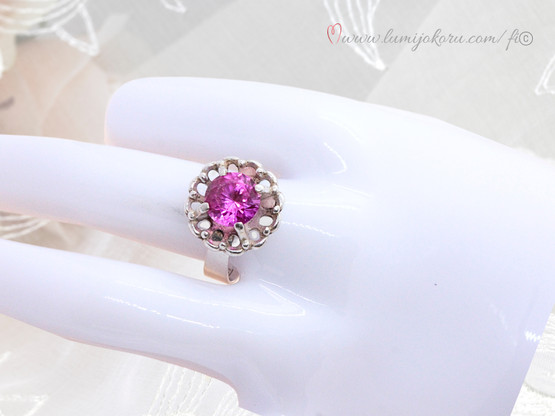 Hopeasormus pinkillä kivellä 16,75mm v.1973