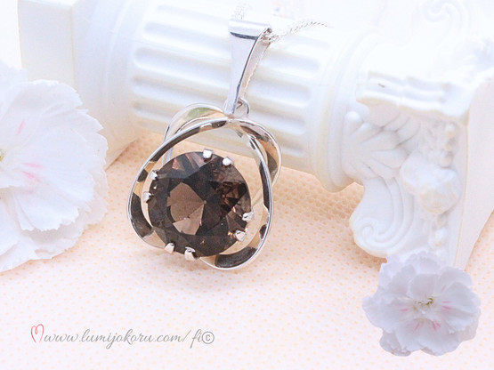 Salovaara riipus savukvartsilla