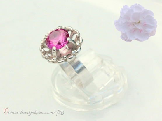 Hopeasormus pinkillä kivellä 16,75mm v.1973