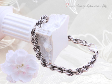 Rannekoru paksu kierreketju