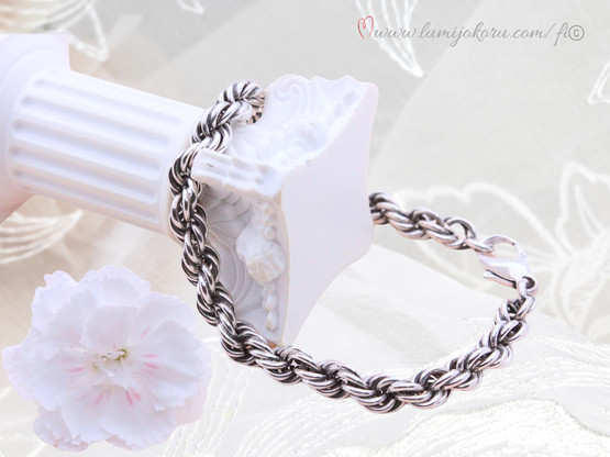 Rannekoru paksu kierreketju