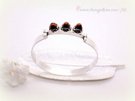 Rannekoru vuodelta 1967 