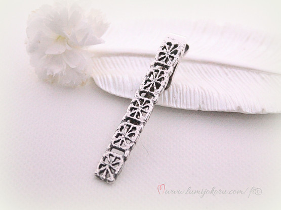 Pentti Sarpaneva Pitsi solmioneula hopeaa v.1988