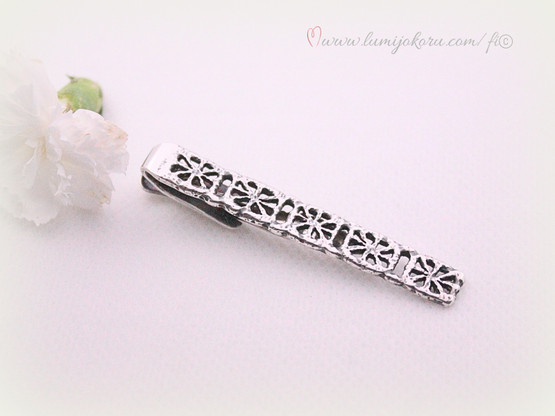 Pentti Sarpaneva Pitsi solmioneula hopeaa v.1988