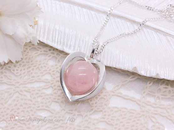 Elis Kauppi riipus ruusukvartsilla