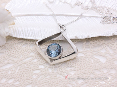 Salovaara riipus sinisellä kivellä v.1971