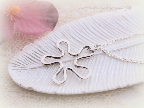 Guldviva Blomman riipus 