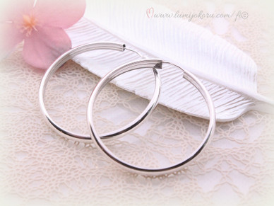 Isot korvarenkaat hopeaa