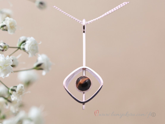 Elis Kauppi riipus tiikerinsilmällä