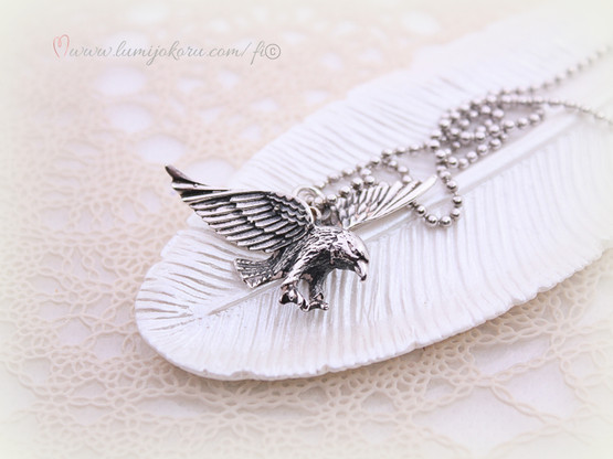 Hopeinen kotkariipus 