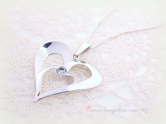 Hopeariipus sinisellä kivellä