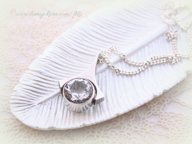 K.Laine riipus vuorikristalli