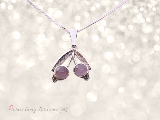 Taigakoru Kulkijan kukka riipus kahdella ametistilla