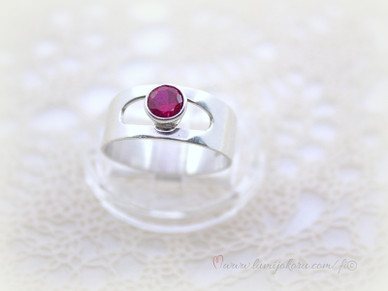 Sormus 17mm hopeaa v. 1971