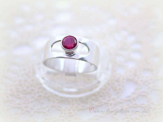 Sormus 17mm hopeaa v. 1971