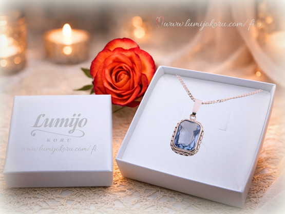 Hopeariipus sinisellä kivellä