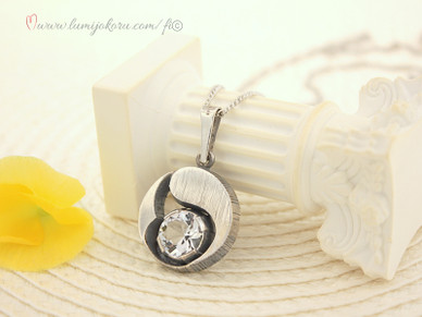 K.Laine riipus vuorikristalli