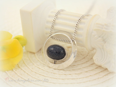 Hopeariipus hiekkakivellä