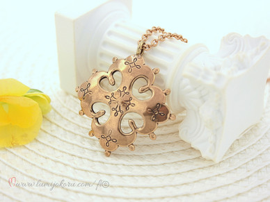 Kalevala koru Raja-Karjalan riipus pronssia