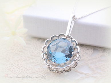 Hopeariipus sinisellä kivellä