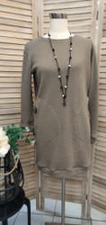 Vaalea beige neulostunika
