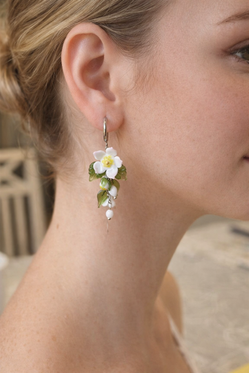 Omenatarhan Lumous-korvakorut