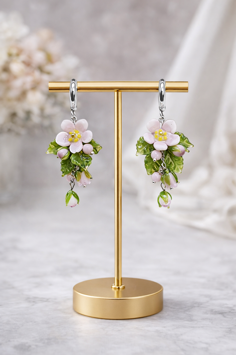 Omenatarhan Lumous-korvakorut