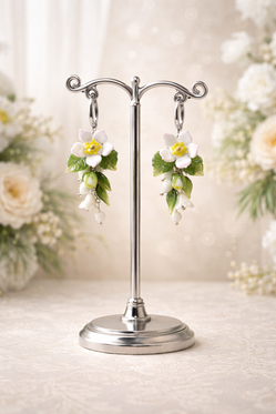 Omenatarhan Lumous-korvakorut